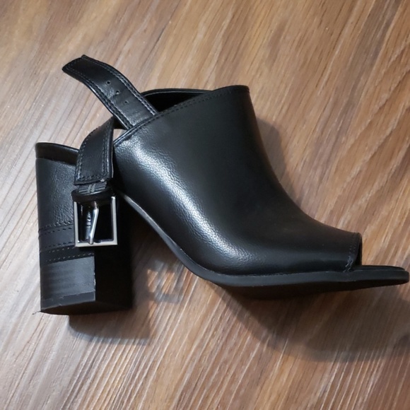 Peep toe heels. - Picture 5 of 5